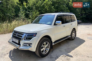 Внедорожник / Кроссовер Mitsubishi Pajero Wagon 2013 в Львове