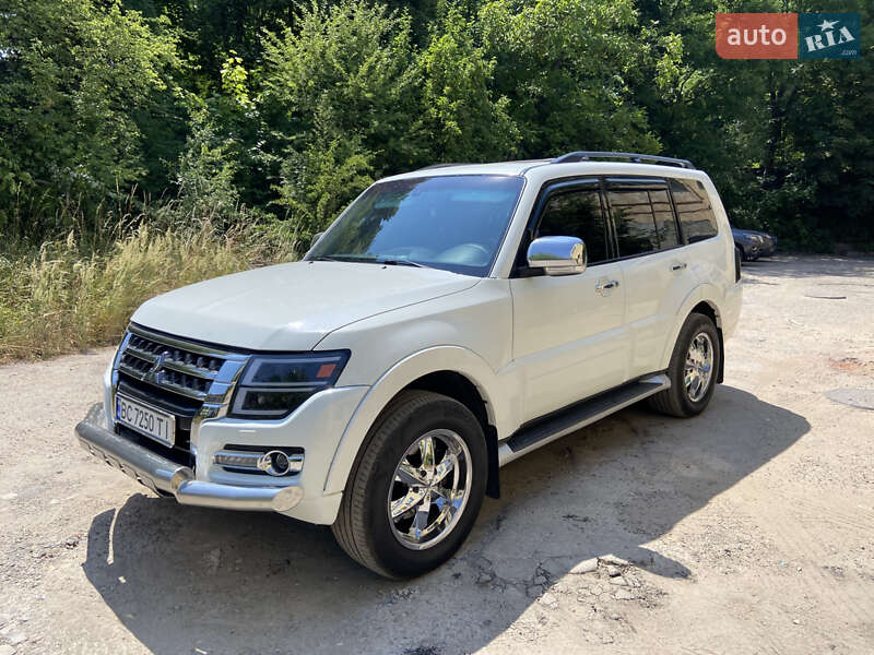Внедорожник / Кроссовер Mitsubishi Pajero Wagon 2013 в 