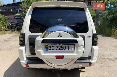 Внедорожник / Кроссовер Mitsubishi Pajero Wagon 2013 в 