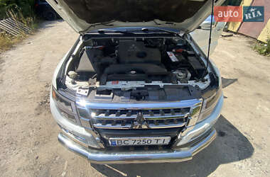 Внедорожник / Кроссовер Mitsubishi Pajero Wagon 2013 в 