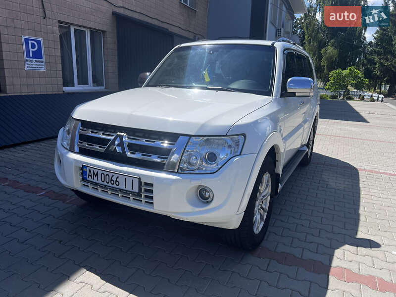 Внедорожник / Кроссовер Mitsubishi Pajero Wagon 2012 в Малине