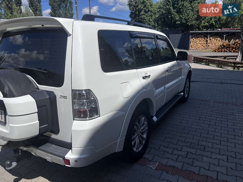 Внедорожник / Кроссовер Mitsubishi Pajero Wagon 2012 в Малине