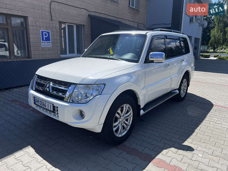 Внедорожник / Кроссовер Mitsubishi Pajero Wagon 2012 в Малине