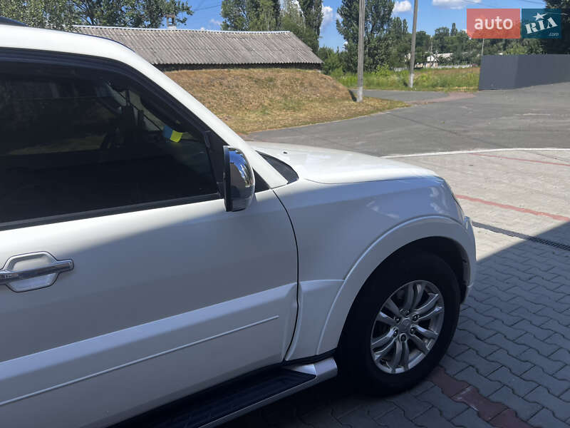 Внедорожник / Кроссовер Mitsubishi Pajero Wagon 2012 в Малине