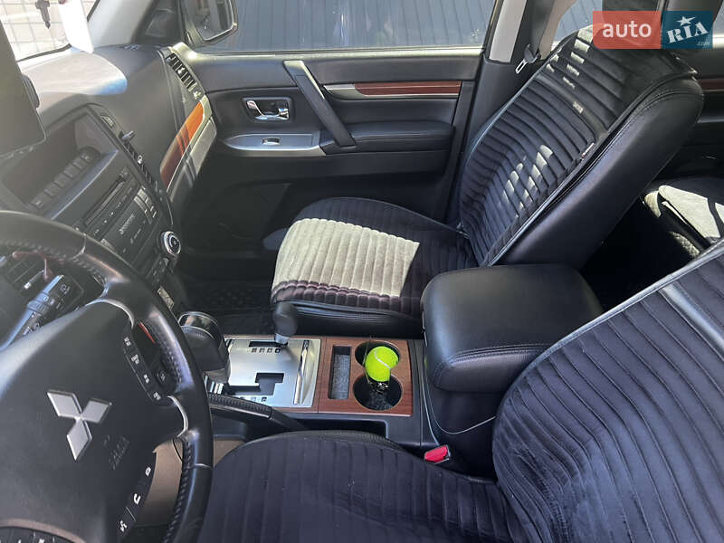 Внедорожник / Кроссовер Mitsubishi Pajero Wagon 2012 в Малине