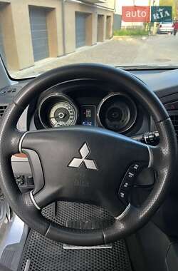 Внедорожник / Кроссовер Mitsubishi Pajero Wagon 2008 в 