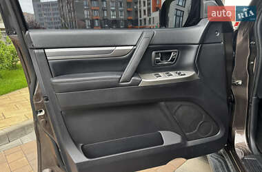 Внедорожник / Кроссовер Mitsubishi Pajero Wagon 2019 в 