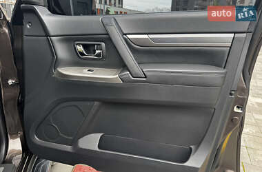 Внедорожник / Кроссовер Mitsubishi Pajero Wagon 2019 в 