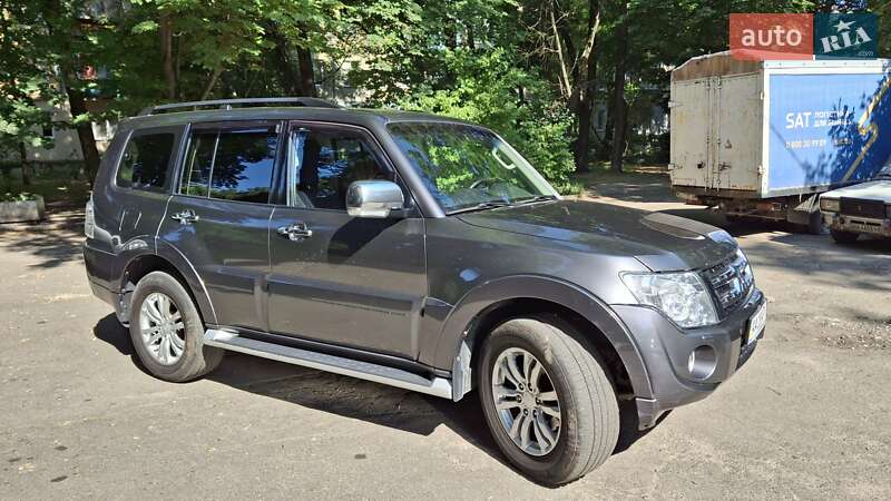 Позашляховик / Кросовер Mitsubishi Pajero Wagon 2013 в 