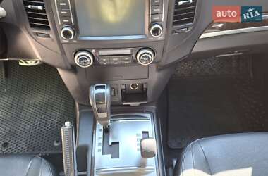 Позашляховик / Кросовер Mitsubishi Pajero Wagon 2013 в 