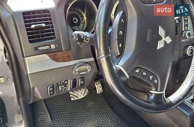 Позашляховик / Кросовер Mitsubishi Pajero Wagon 2013 в 