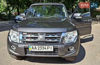 Позашляховик / Кросовер Mitsubishi Pajero Wagon 2013 в 