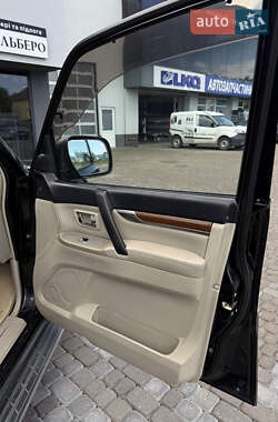 Внедорожник / Кроссовер Mitsubishi Pajero Wagon 2008 в 