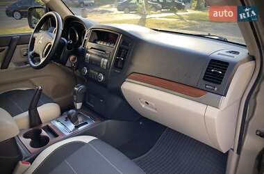 Внедорожник / Кроссовер Mitsubishi Pajero Wagon 2007 в 