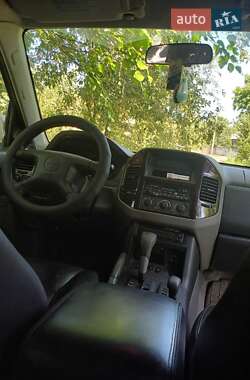 Внедорожник / Кроссовер Mitsubishi Pajero Wagon 2001 в 
