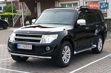 Внедорожник / Кроссовер Mitsubishi Pajero Wagon 2014 в 