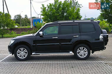 Внедорожник / Кроссовер Mitsubishi Pajero Wagon 2014 в 