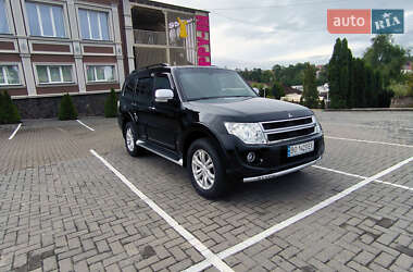 Внедорожник / Кроссовер Mitsubishi Pajero Wagon 2014 в 