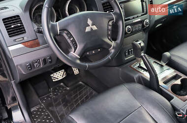 Внедорожник / Кроссовер Mitsubishi Pajero Wagon 2014 в 