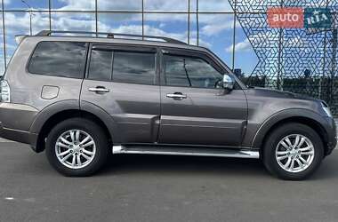 Внедорожник / Кроссовер Mitsubishi Pajero Wagon 2013 в 