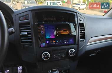 Внедорожник / Кроссовер Mitsubishi Pajero Wagon 2011 в 