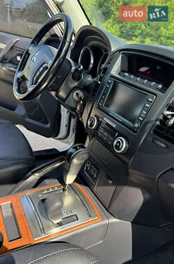 Внедорожник / Кроссовер Mitsubishi Pajero Wagon 2012 в 