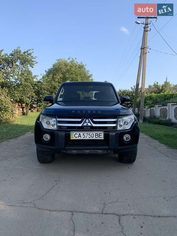 Позашляховик / Кросовер Mitsubishi Pajero Wagon 2007 в Умані фото 2 Позашляховик / Кросовер Mitsubishi Pajero Wagon 2007 в Умані