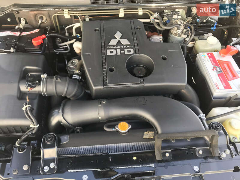 Позашляховик / Кросовер Mitsubishi Pajero Wagon 2011 в Одесі