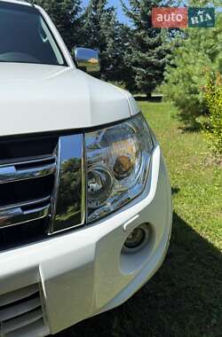 Внедорожник / Кроссовер Mitsubishi Pajero Wagon 2012 в 