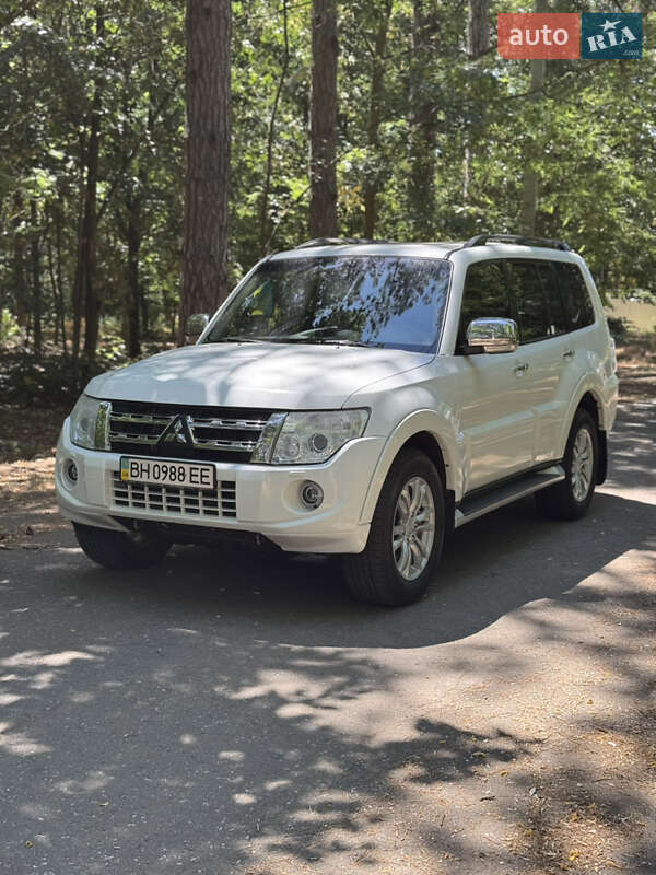Mitsubishi Pajero Wagon 2012