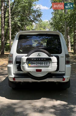 Внедорожник / Кроссовер Mitsubishi Pajero Wagon 2012 в 