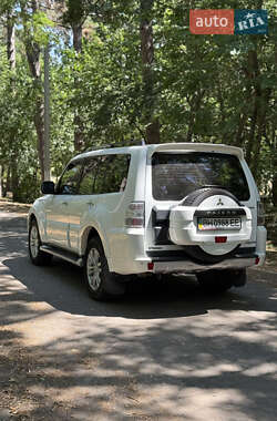 Внедорожник / Кроссовер Mitsubishi Pajero Wagon 2012 в 