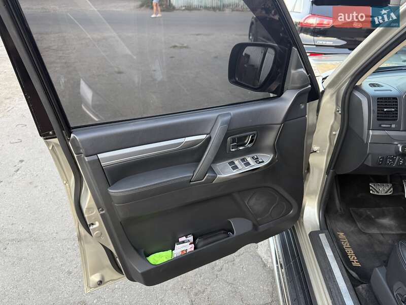Внедорожник / Кроссовер Mitsubishi Pajero Wagon 2017 в Днепре