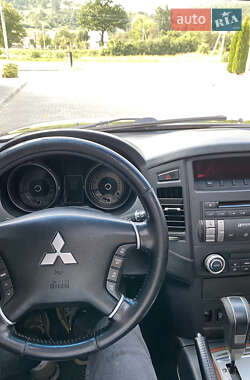 Внедорожник / Кроссовер Mitsubishi Pajero Wagon 2007 в 