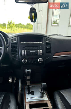 Внедорожник / Кроссовер Mitsubishi Pajero Wagon 2008 в 