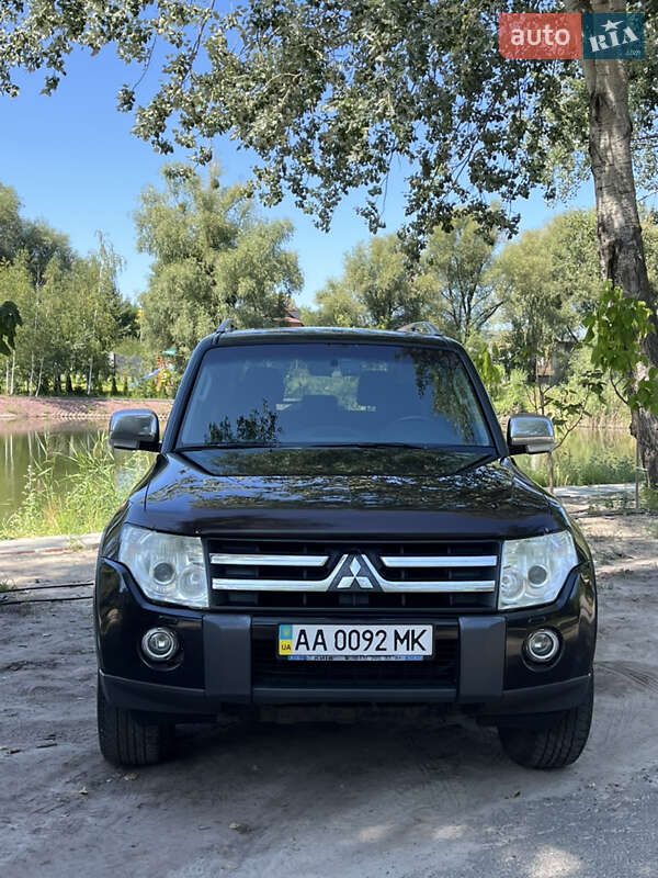 Внедорожник / Кроссовер Mitsubishi Pajero Wagon 2008 в Киеве