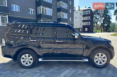Внедорожник / Кроссовер Mitsubishi Pajero Wagon 2012 в 