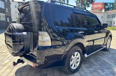 Внедорожник / Кроссовер Mitsubishi Pajero Wagon 2012 в 