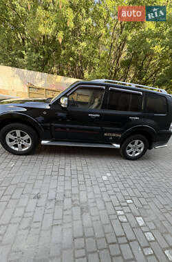 Внедорожник / Кроссовер Mitsubishi Pajero Wagon 2007 в 