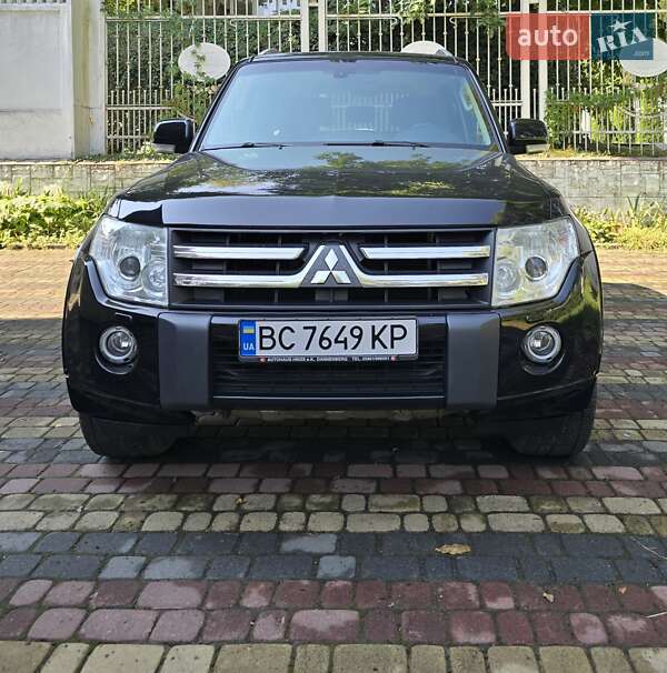 Mitsubishi Pajero Wagon 2011