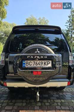 Внедорожник / Кроссовер Mitsubishi Pajero Wagon 2011 в 