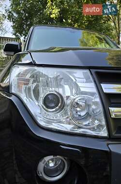 Внедорожник / Кроссовер Mitsubishi Pajero Wagon 2011 в 