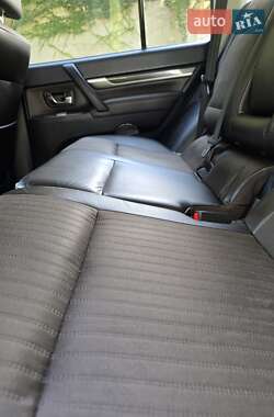 Внедорожник / Кроссовер Mitsubishi Pajero Wagon 2011 в 