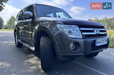 Внедорожник / Кроссовер Mitsubishi Pajero Wagon 2011 в 