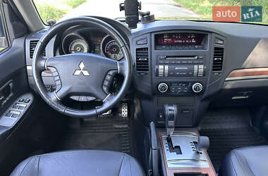 Внедорожник / Кроссовер Mitsubishi Pajero Wagon 2011 в 
