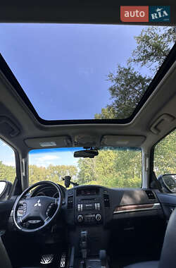Внедорожник / Кроссовер Mitsubishi Pajero Wagon 2011 в 