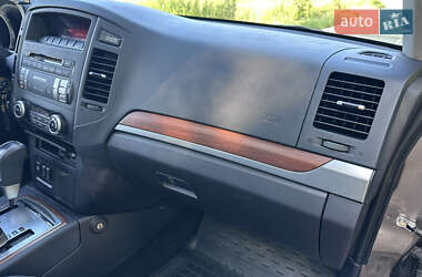 Внедорожник / Кроссовер Mitsubishi Pajero Wagon 2011 в 