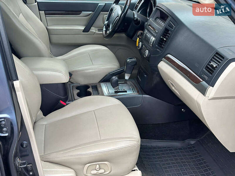 Внедорожник / Кроссовер Mitsubishi Pajero Wagon 2009 в Одессе