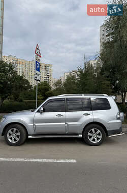 Внедорожник / Кроссовер Mitsubishi Pajero Wagon 2007 в 