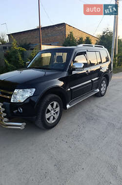 Внедорожник / Кроссовер Mitsubishi Pajero Wagon 2007 в 